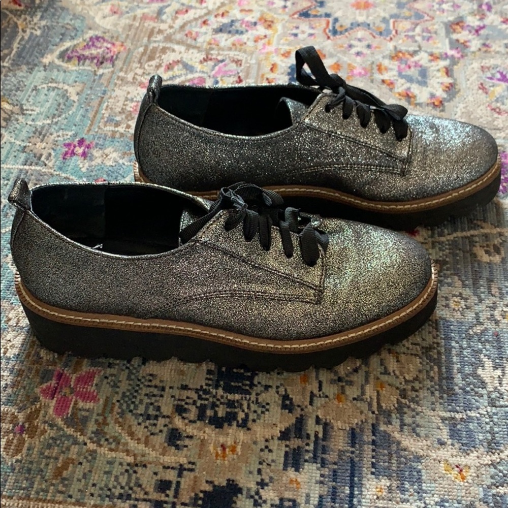 Sparkly shoe